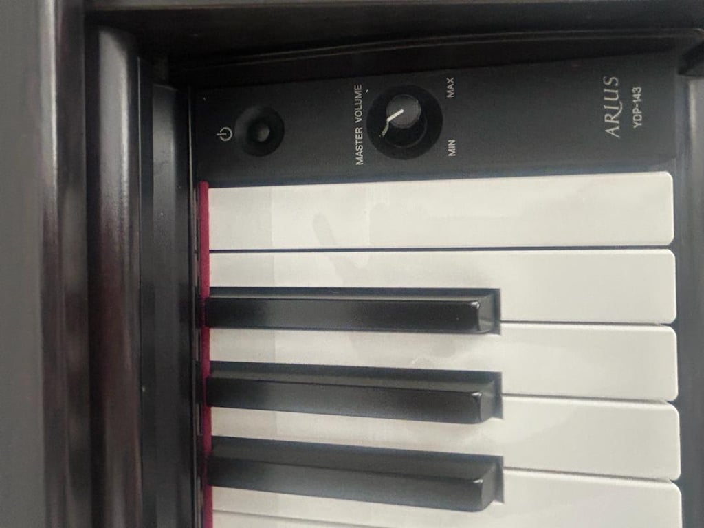 Piyano Yamaha Arius YDP 143 - 3