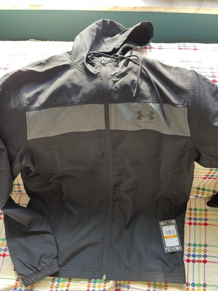 UNDER ARMOUR RÜZGARLIK SU GEÇİRMEZ