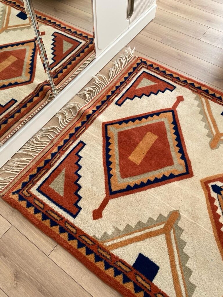 Başlık: 130×225 cm Orijinal Milas El Dokuma Yün Halı – Temiz ve Bakıml - 5