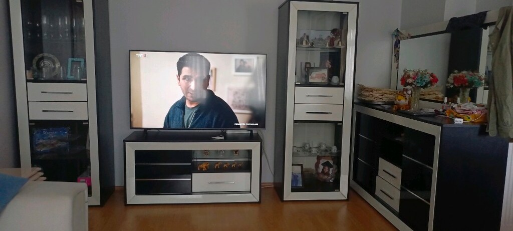 tv ünitesi (tv sehpası + aynalı konsol + 2 adet vitrin) parçalar - 4