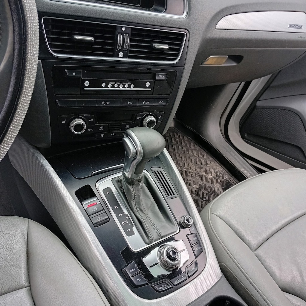 Beyaz Audi SUV - 4