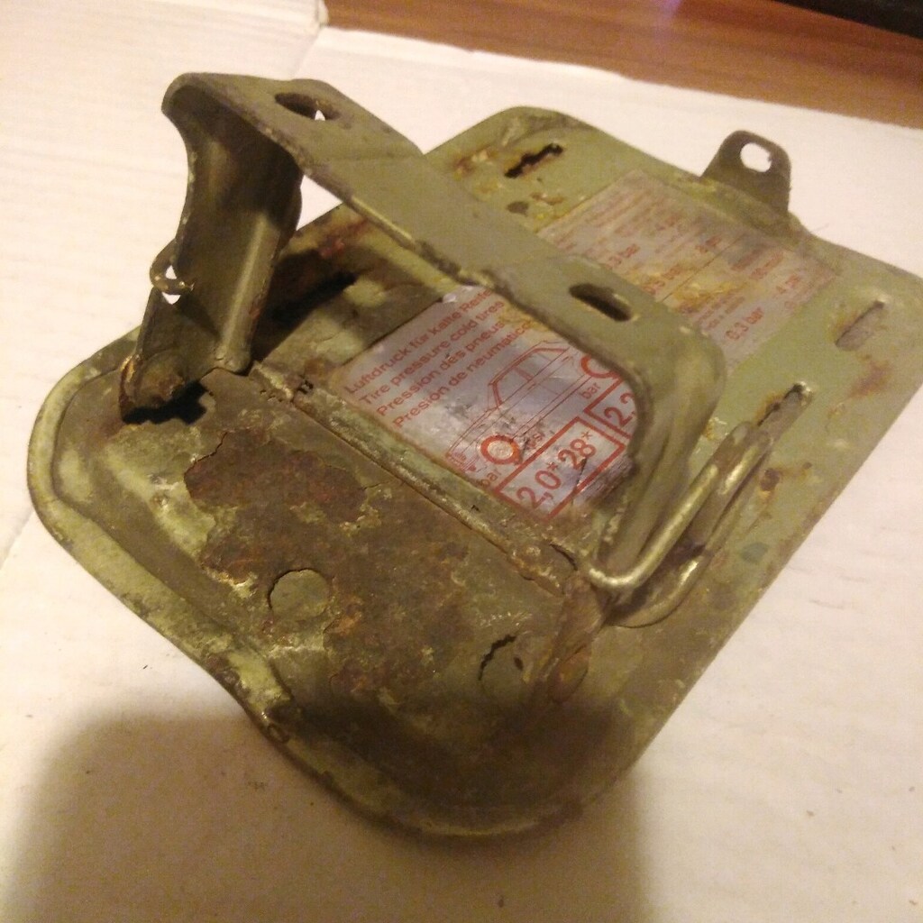 MERCEDES W123 YAKIT DEPO SAC KAPAK - 4
