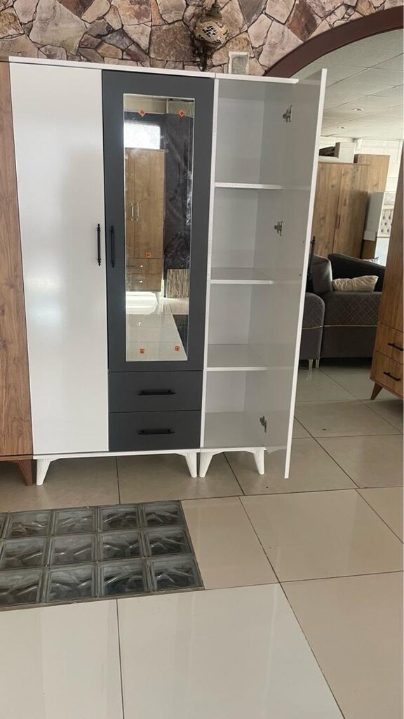 3 kapaklı elbise dolabı - 2