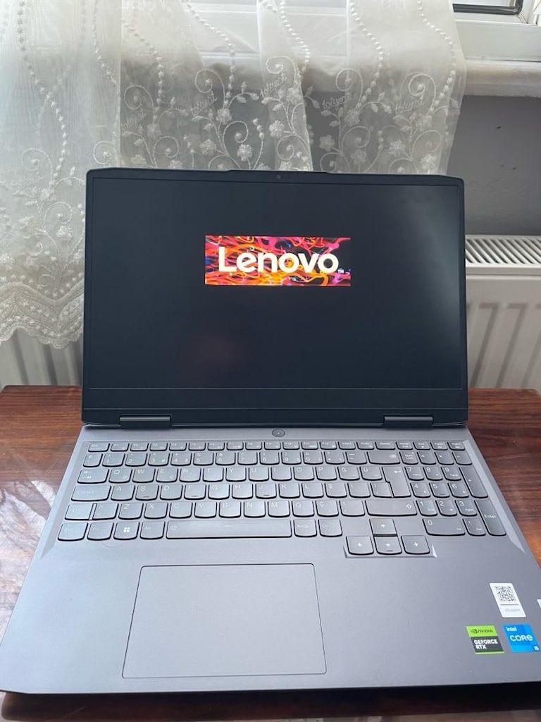 Lenovo LOQ 15IRH8 | i5-12450H | RTX 4050 | 8 GB RAM | 512 GB SSD - 9