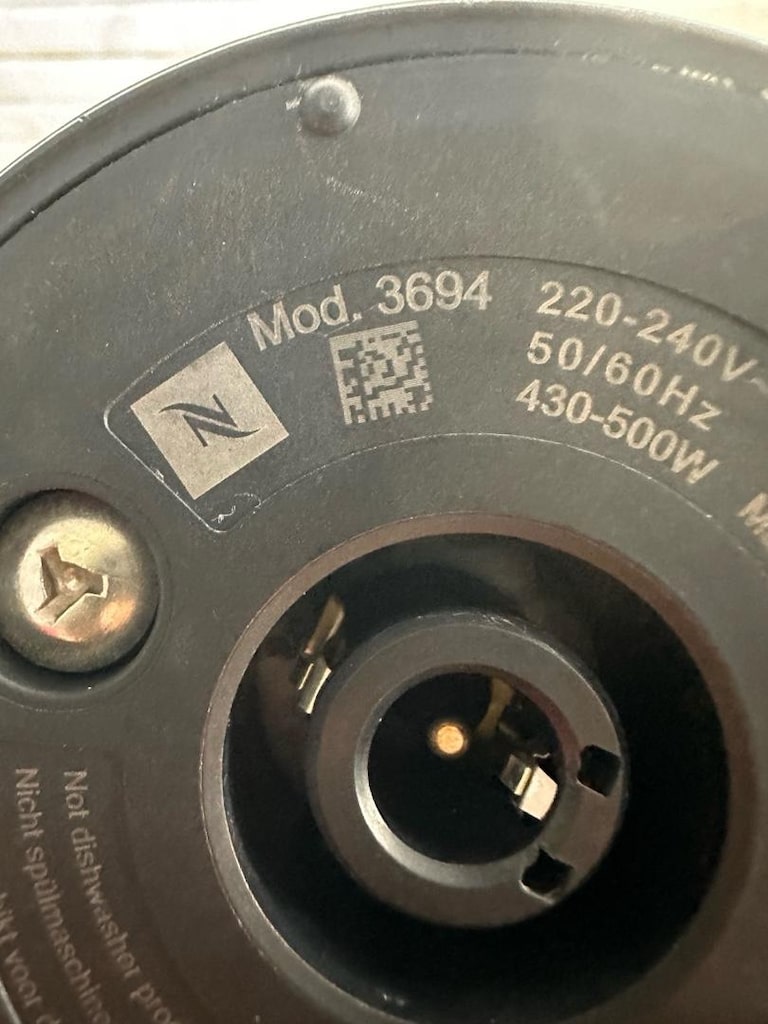 Nespresso C61 Kahve Makinesi + Süt Köpürtücü | Çok Az Kullanıldı - 8