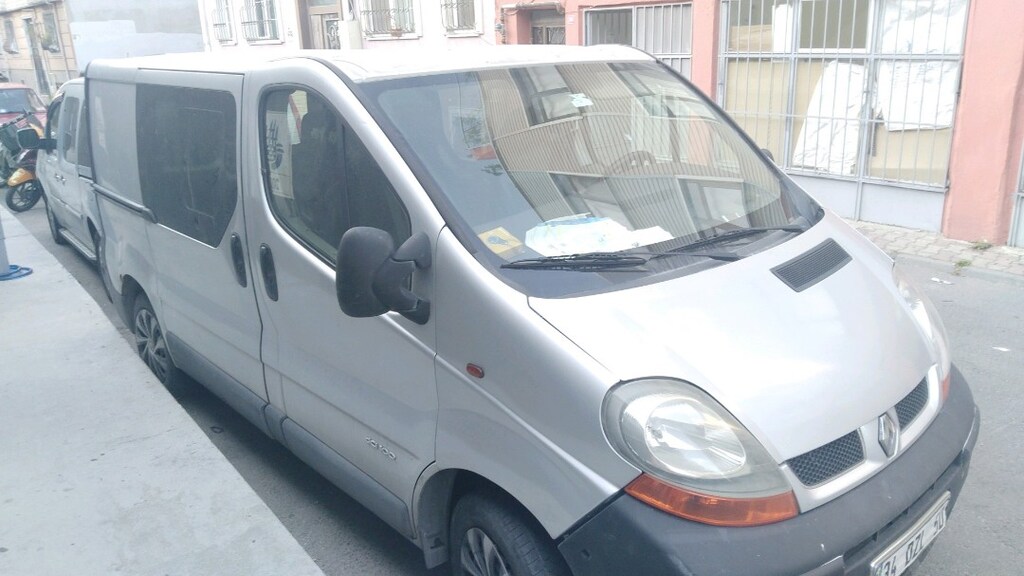 Renault trafik 2006 model OTOMATİK vites araç ile takas olur - 2