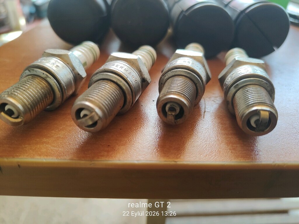 SIFIR Orijinal Vosvos Buji Seti (4 Adet Bosch W7CC + 4 Adet Pipo Kılıf - 3
