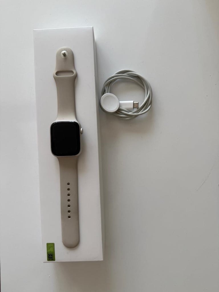 Apple Watch 8 (45 mm) - 8