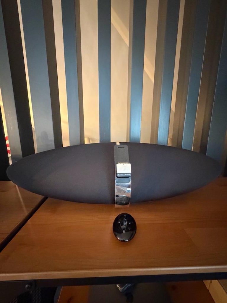 Bower & Wilkins Zeppelin