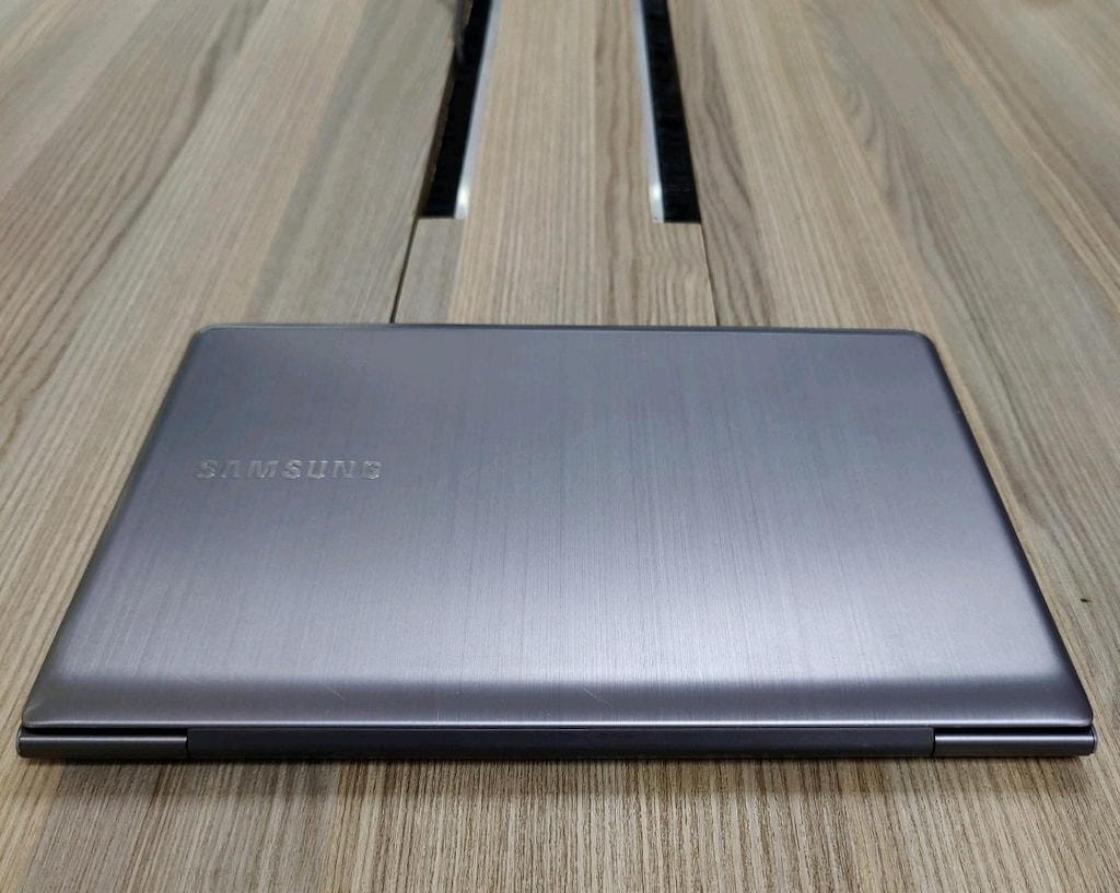SAMSUNG NP 540U ULTRABOK_13.3 EKRAN_İ5 _8GB RAM_2GB EK_32SSD+500 HDD - 6