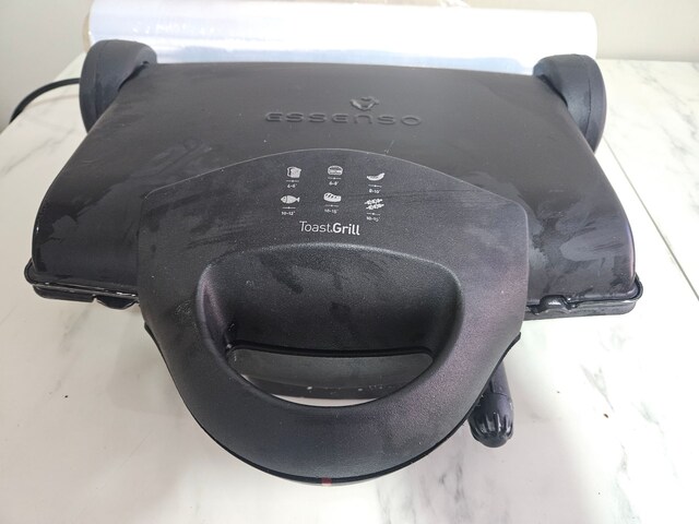 Essenso ESTG01 Tost Grill Makinesi, 1800W.