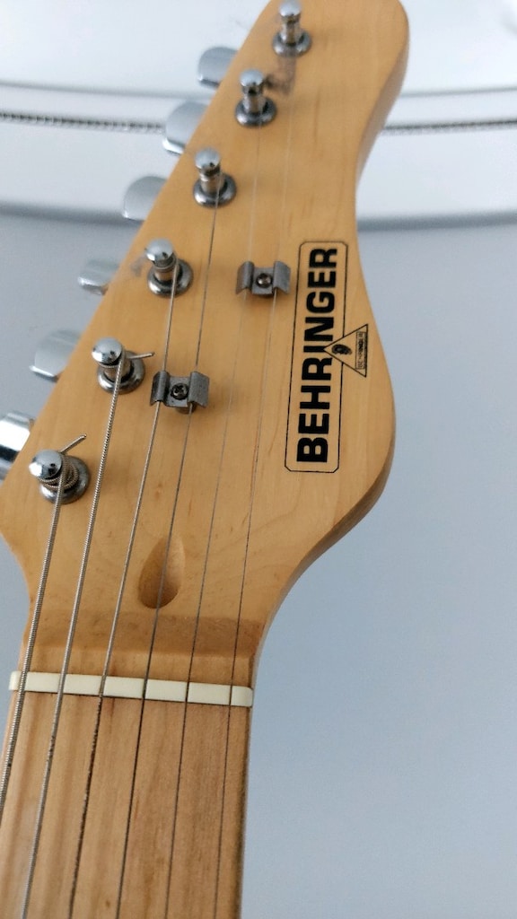 Behringer Elektro Gitar + Ibanez IBZ10G-U 10W Amfi + Aksesuarlar - 5