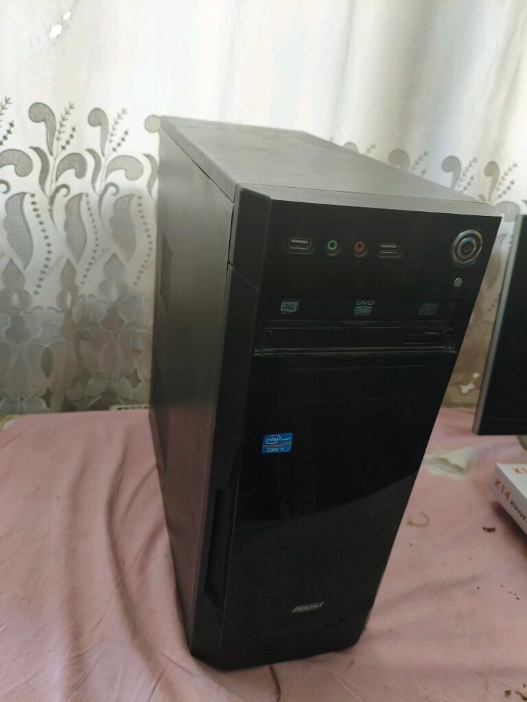 İ5 3570 3.80 GHz 8 GB ram 4 GB harici ekran kartı 4+4 çekirdekli i - 7