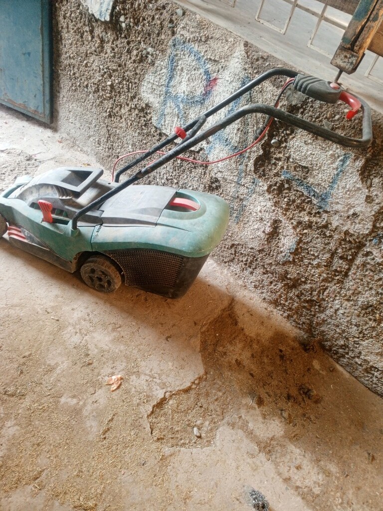 BOCSH rotak 34 cm 1300 w çim biçme makinası sağlam kayışı değişecek - 7