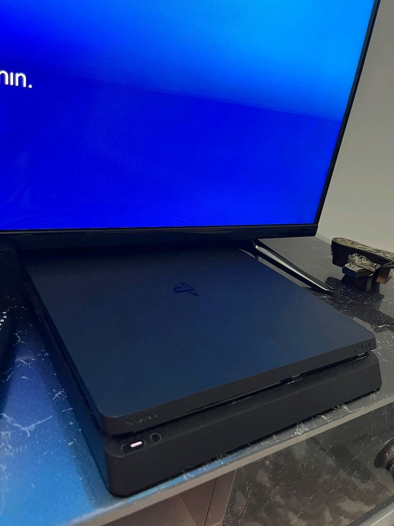 PLAYSTATİON 4 SLİM 500 GB 3 KOL - 2