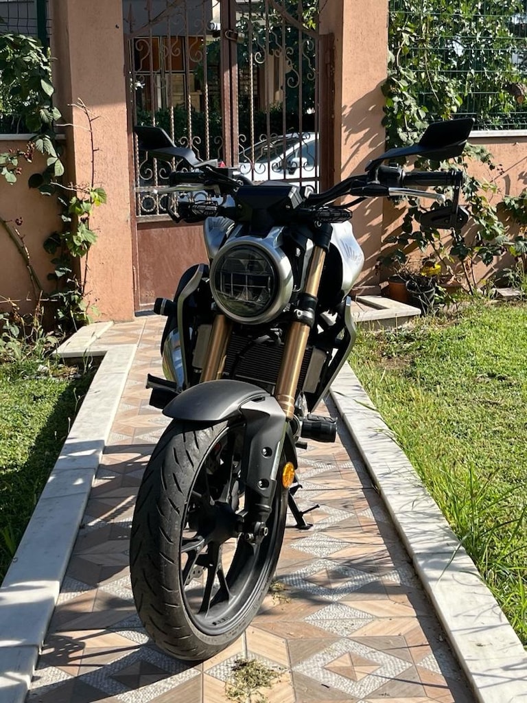 6.000 km'de temiz, kazasız Honda CB250R, ekstralı ve bakımlı. - 6