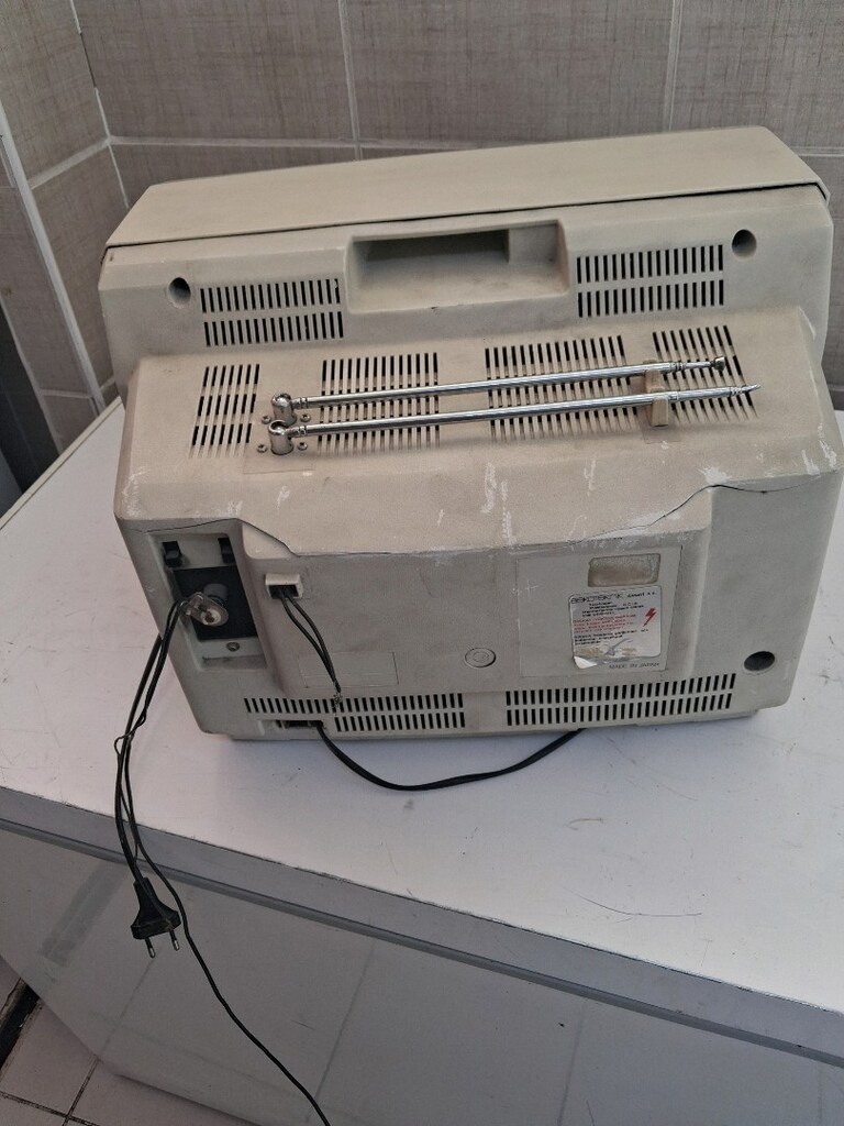 ESKİ RENKLİ TELEVİZYON ELEKTRİK GELMİYOR ARKA TARAFINDA ÇATLAK VAR - 6