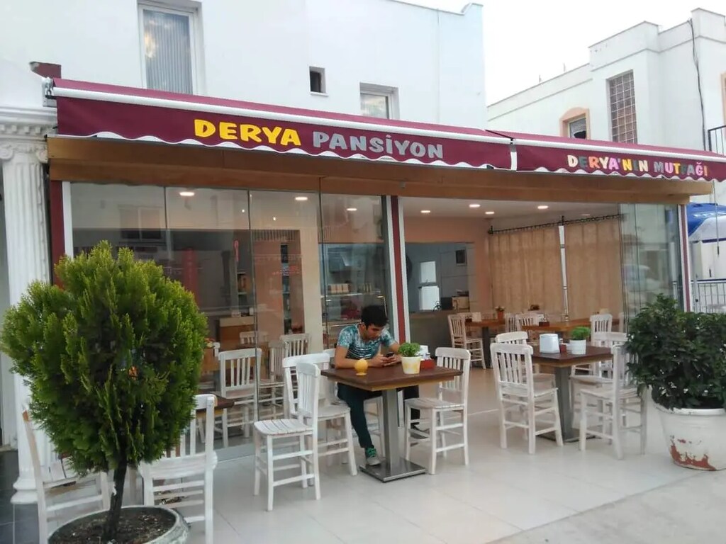 Masalar. ve sandalyeler 20 adet masa 60 adet sandalye tabak bardak