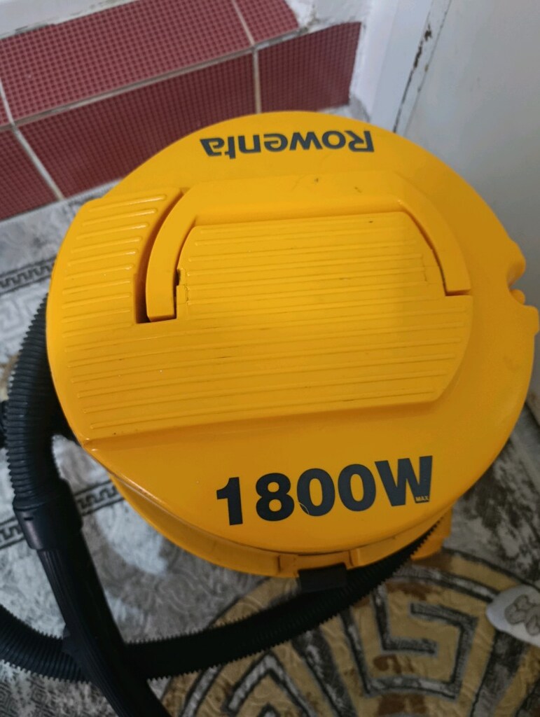 süpürge makinesi 1800 vol düşük ve yüksek çekim ayar düğmesi vardır - 2