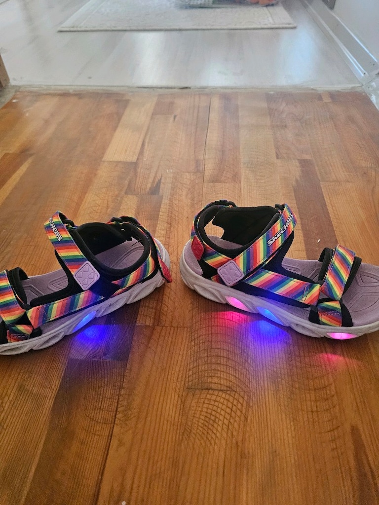 Skechers ışıklı sandalet - 6