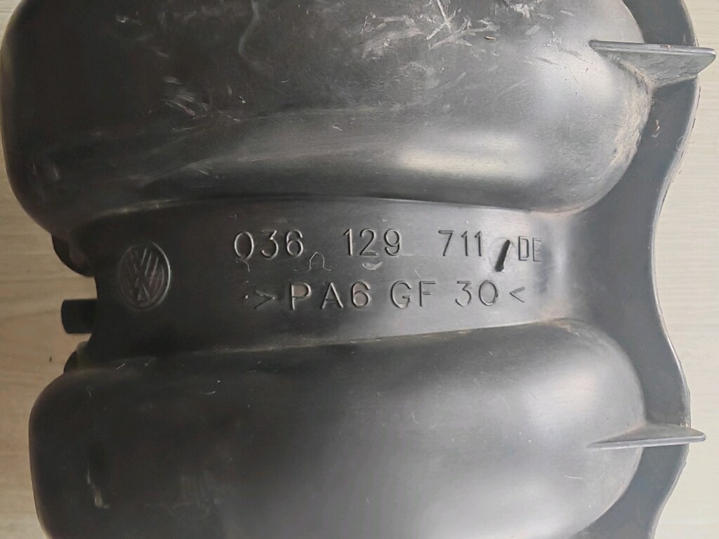 Volkswagen grubu 036 129 711 DE parça numaralı plastik emme manifoldu - 2