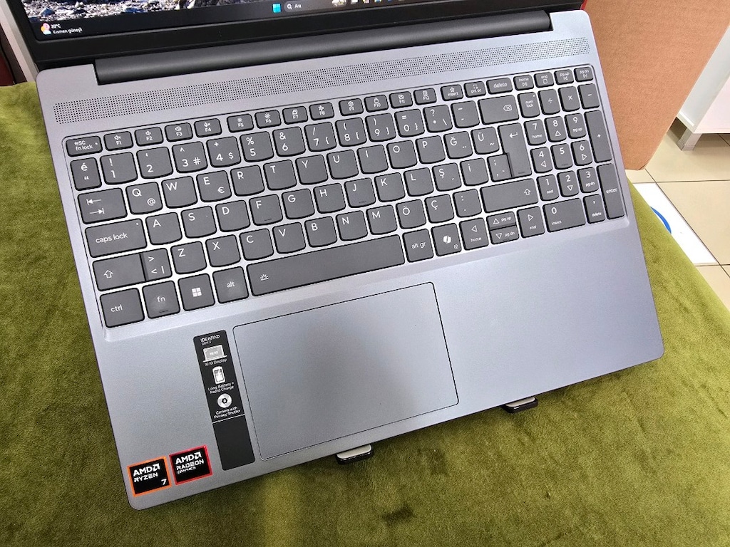 LENOVO IDEAPAD SLIM 3 15ARP10 AMD RYZEN 7 | 8 GB DDR5 | 512 GB M.2 - 18
