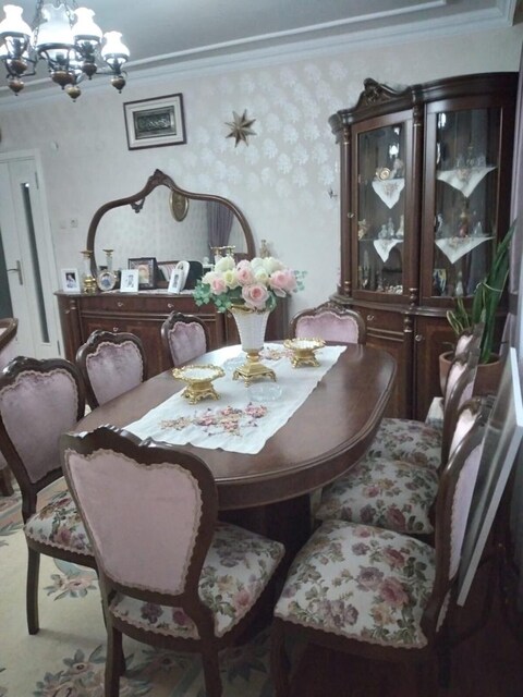 yemek masası + sandalye 8 adet+ konsol+ fitrin