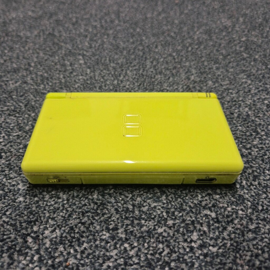 Nintendo DS Lite Lime Green + Hard Case - 10