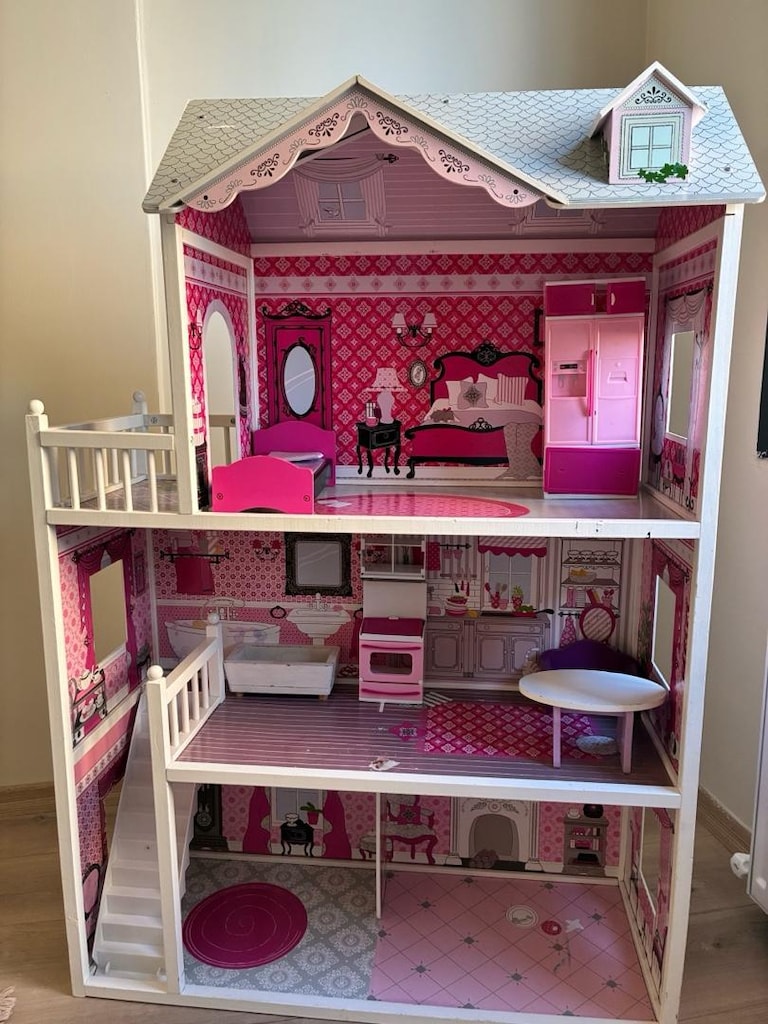 3 Katlı Büyük Ahşap Barbie Evi – Mobilyalı – Temiz - 9