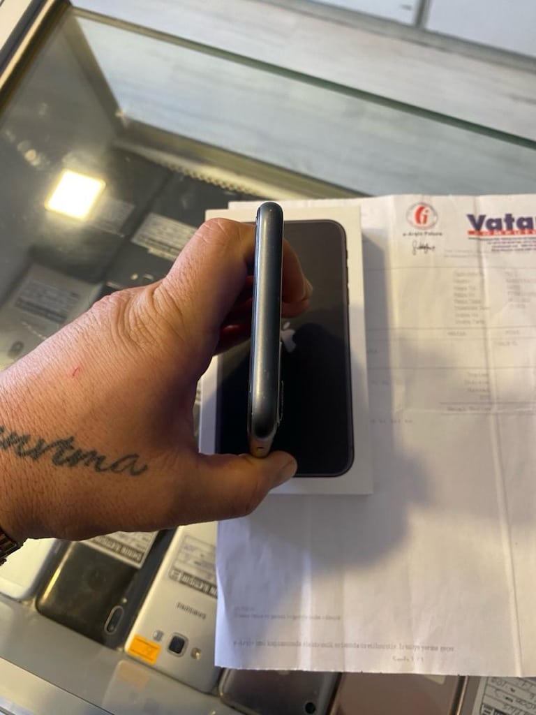 İPhone 11 pil 100 ekran orjinal değişen 256 gb kutu fatura var hersey - 6