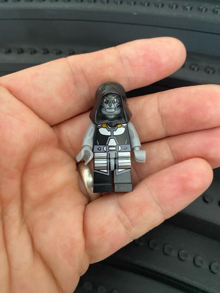 Lego Marvel Dr. Doom 2099 Figürü - 6