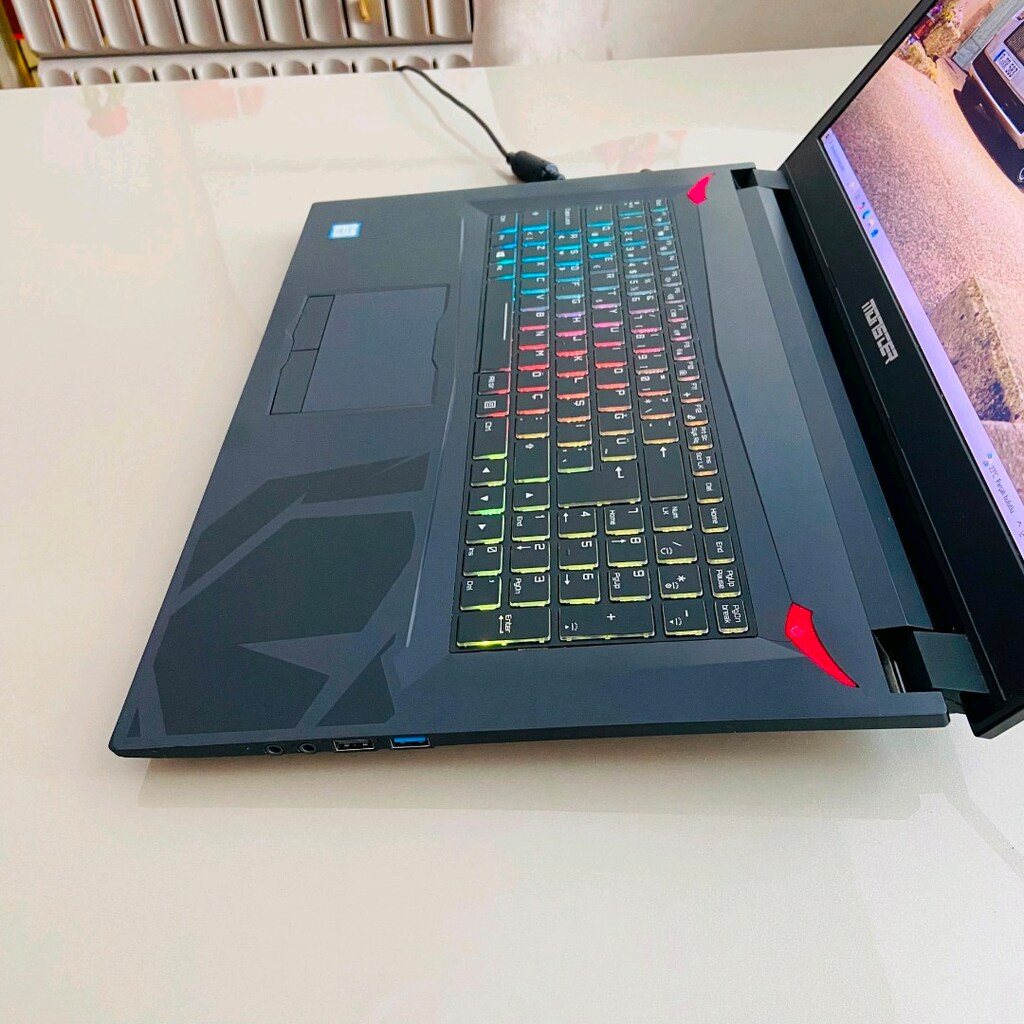 Monster Tulpar T7 Gaming i7 7700HQ Samsung m2 SSD 512GB RAM 16GB - 7