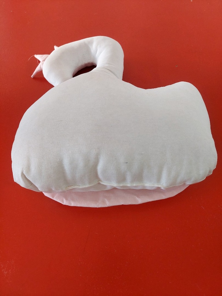 Kuğu figürlü dekoratif süs yastık - 3