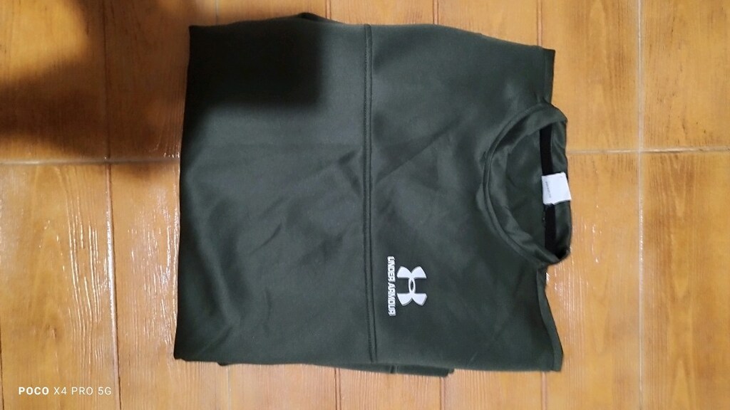 #Under Armour dalgıç kumaş likralı sweat Eni çekilince 58  Boyu 70?? - 6