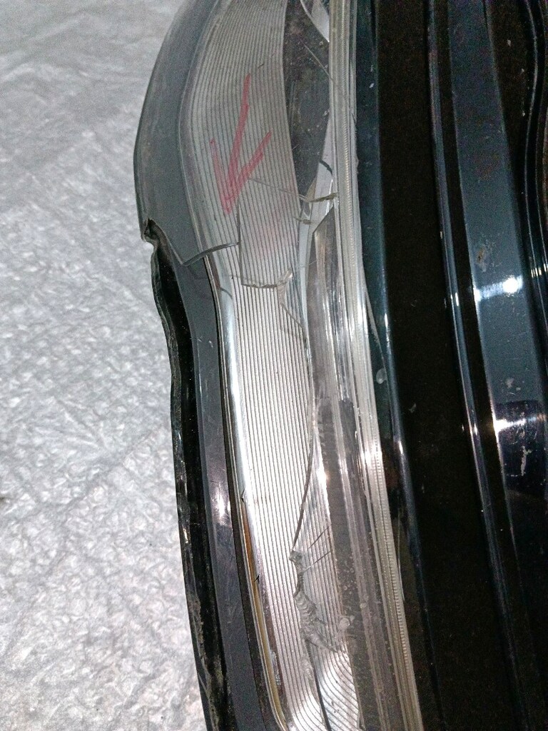 Audi a6 sağ on far orjinal sadece camı kırık gerisi hatasız resimlerde - 13