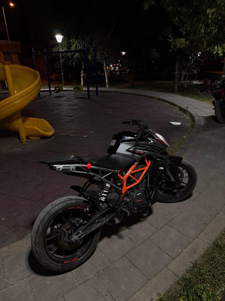 KTM DUKE 250 - 3