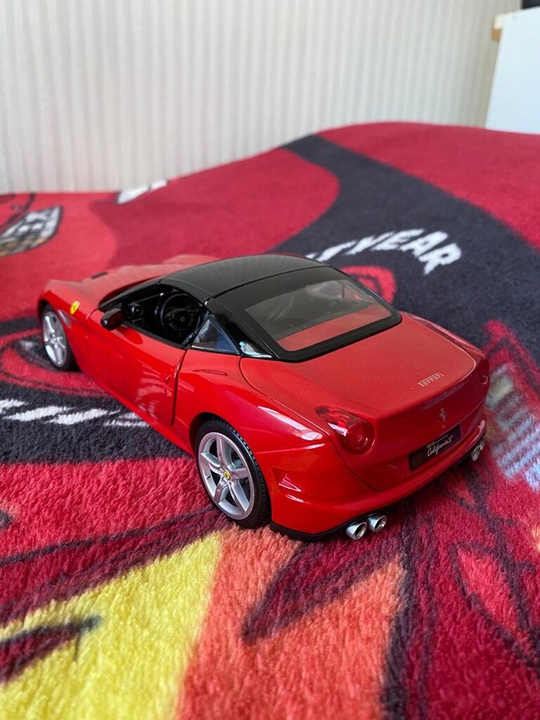 SIFIR ÜRÜN FERRARİ CALİFORNİA T 1/18 ÖLÇEK DİECAST MODEL ARABA Iid 1708065005