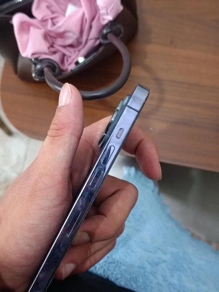 İphone 14 Pro Sorunsuz Arka Camında Kılacağaz Bir Çizik Var - 5