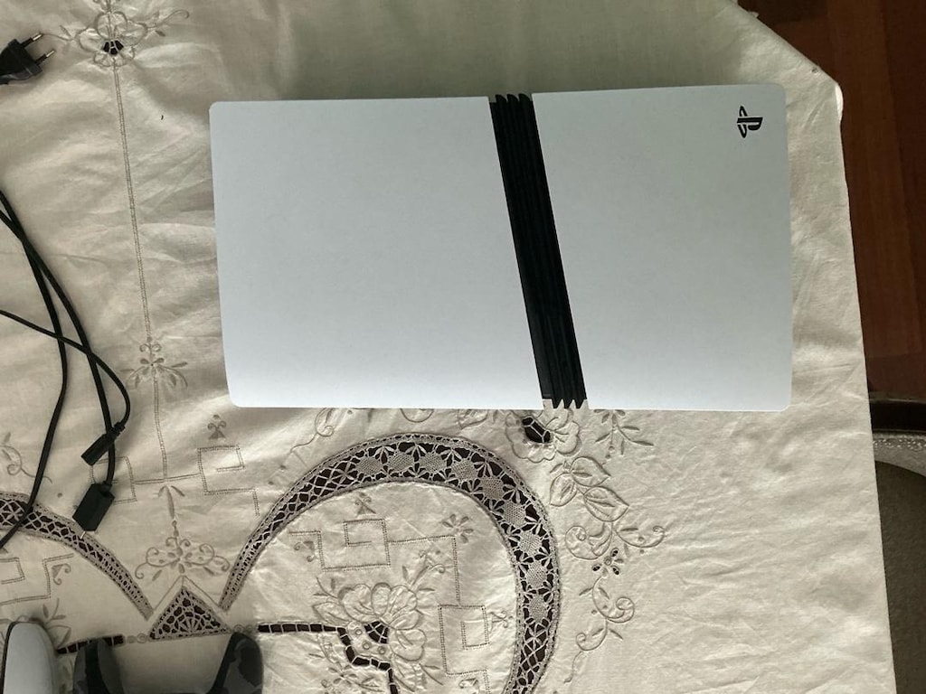 PS5 PRO 2TB + 2 DUALSENSE DUBAİDEN YENİ - 3