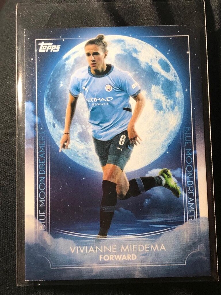 Vivianne Miedema topps blue moon kalın kart - 4