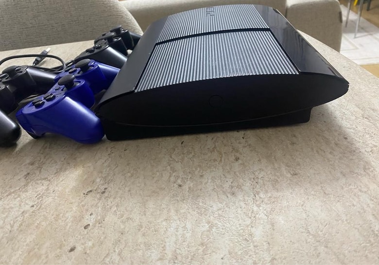 PS3 Super Slim 320 GB | 3 Sony Kol | 15 Yüklü Oyun + 8 Disk Oyun | - 3