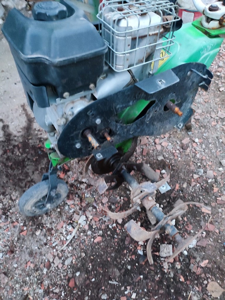 çapa makinası 5.5 HP kasnaklari eksik sağlam - 5