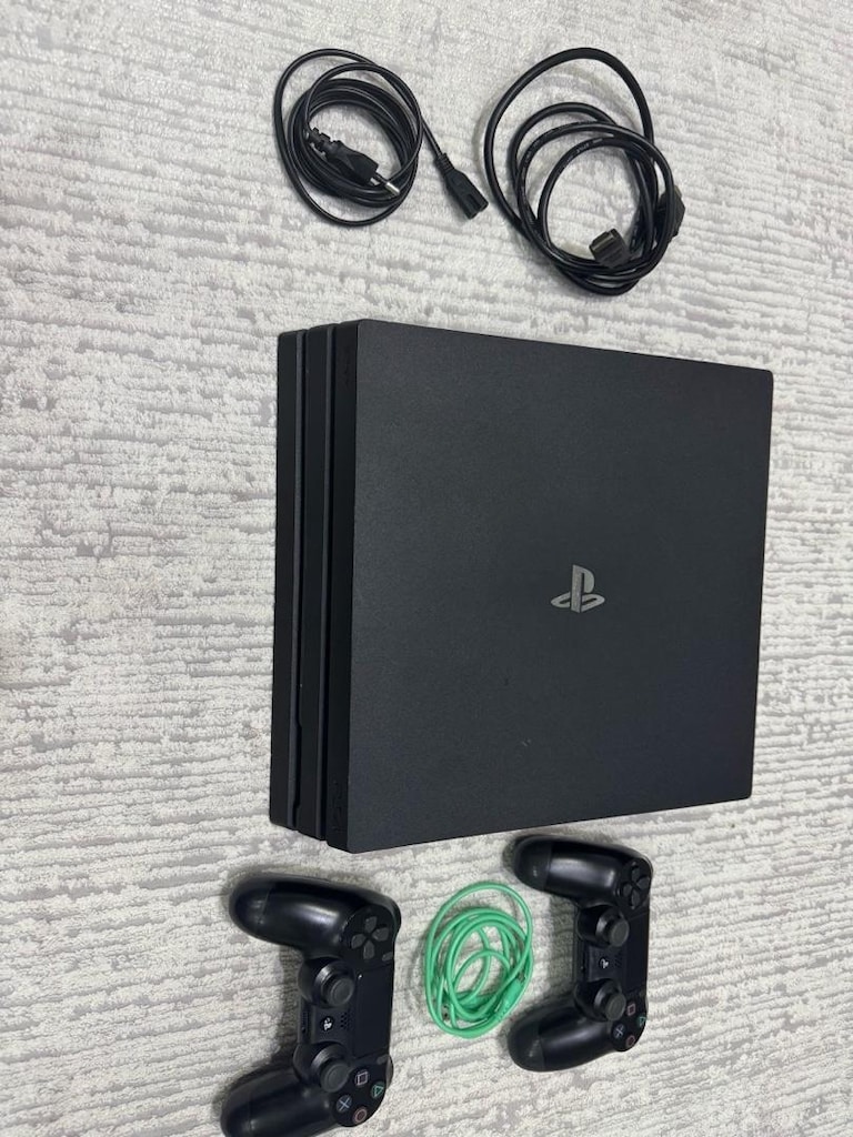 PLAYSTATION 4 PRO 1 TB - 5
