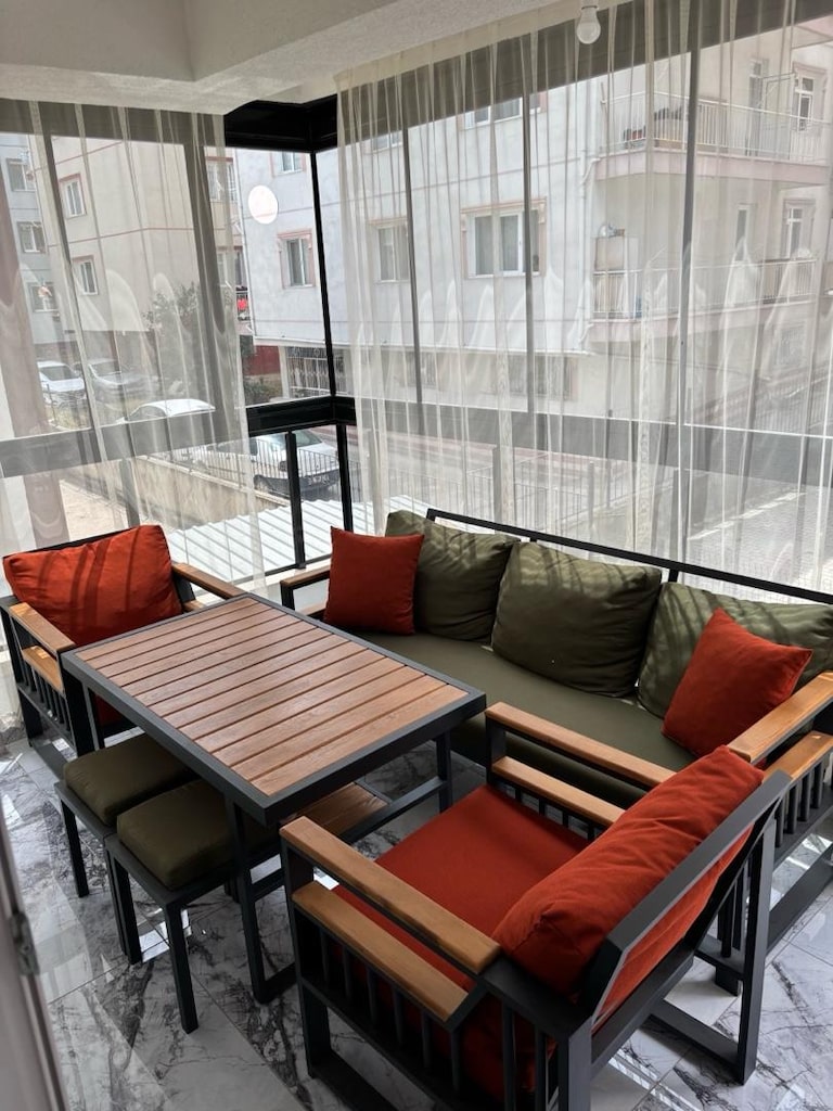 balkon oturma takımı ve masası