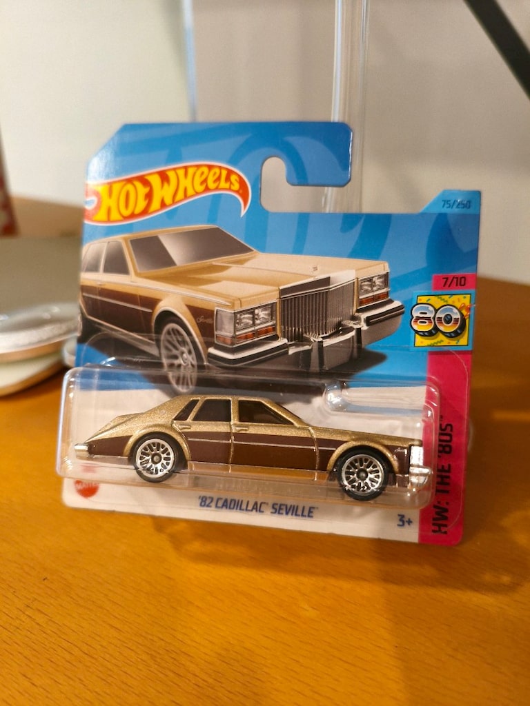 hot wheels Aston Martin Cadillac chevelle ss - 4