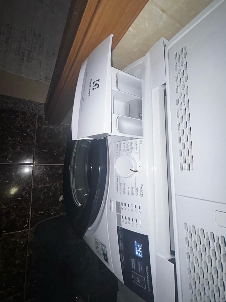 ACİL FIRSAT!Electrolux Çam. Mak. + Komple Yatak Odası SADECE 10.000 - 4