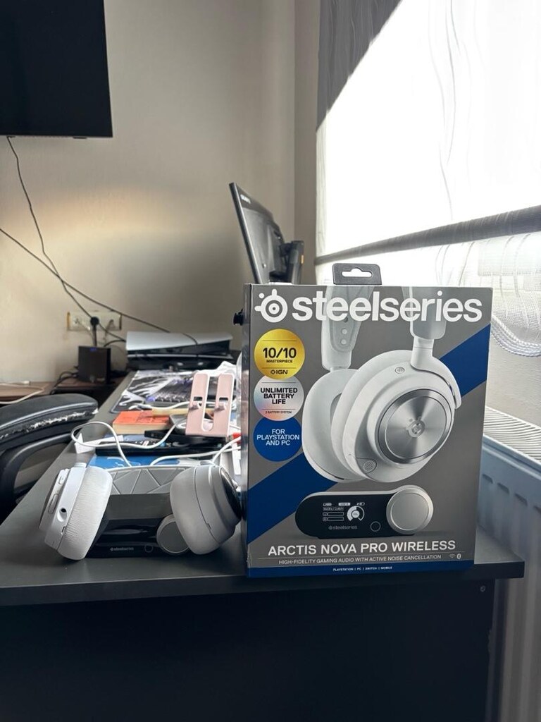 Steel Series Arctis Nova Pro Wireless PC/PLAYSTATION/Switch/Mobile