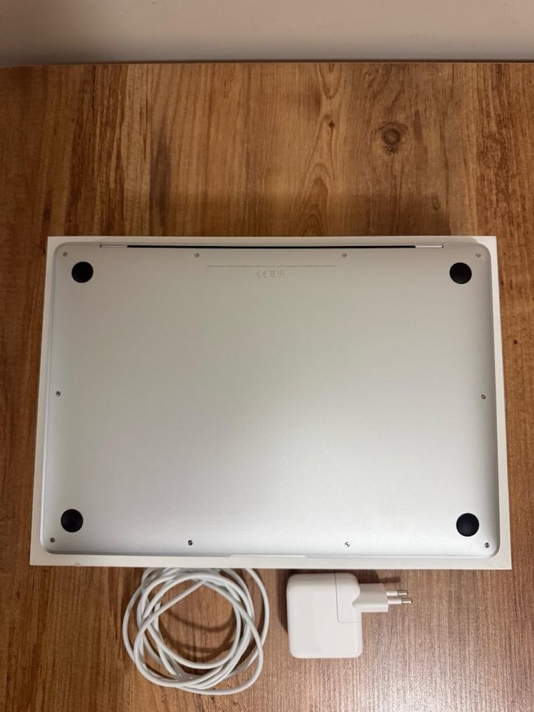 MackBook Air M1 - 4