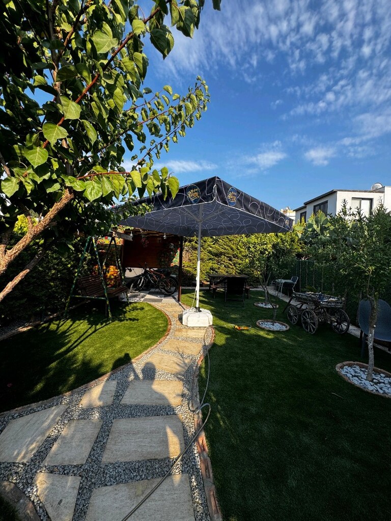 çok az kullanılmış kare büyük boy bahçe şemsiyesi +bidon - 13