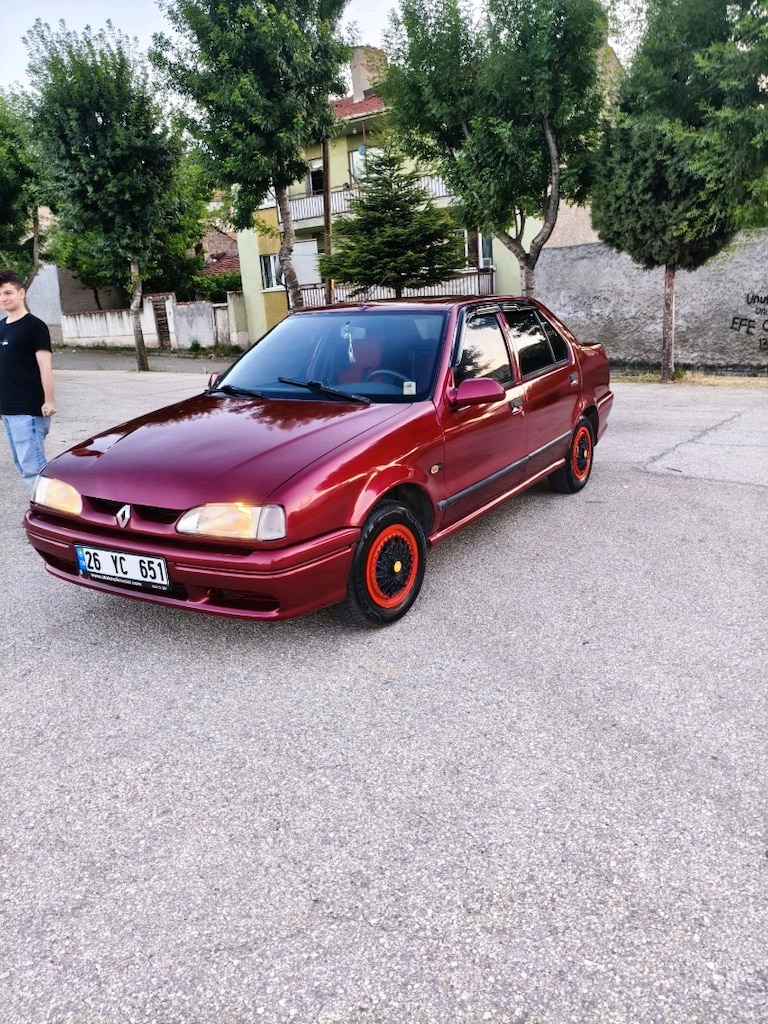 Renault 19